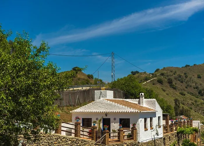 Winehouse With Big Pool, Bbq, Wifi, Close To Malaga